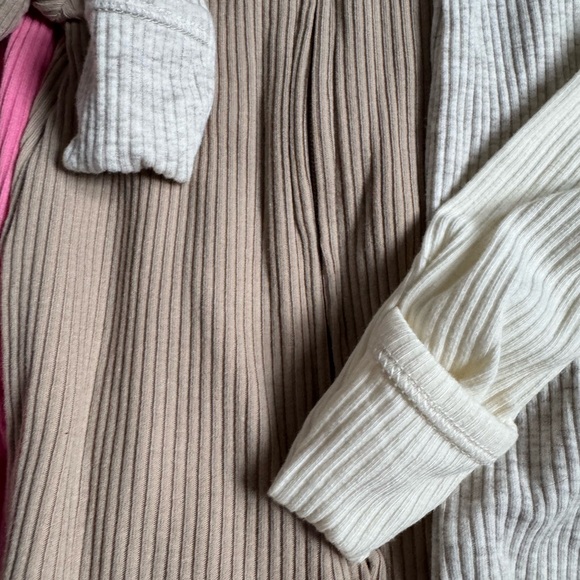 Bundle of 4 Old Navy Ribbed 2-Way Zipper Footies Size Newborn Size 3-6M - Picture 3 of 7
